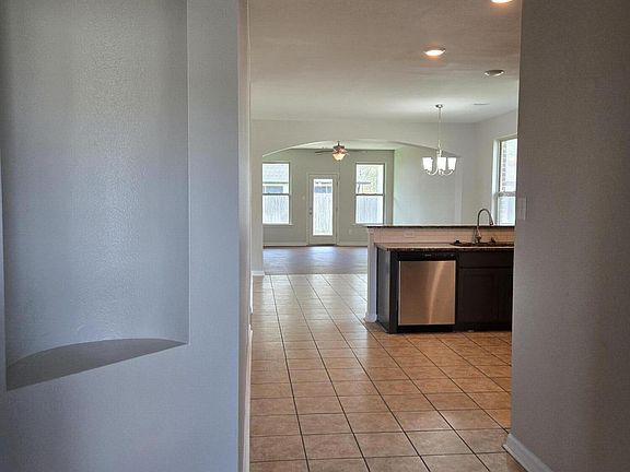 5th image of 209 Marshfield Dr
