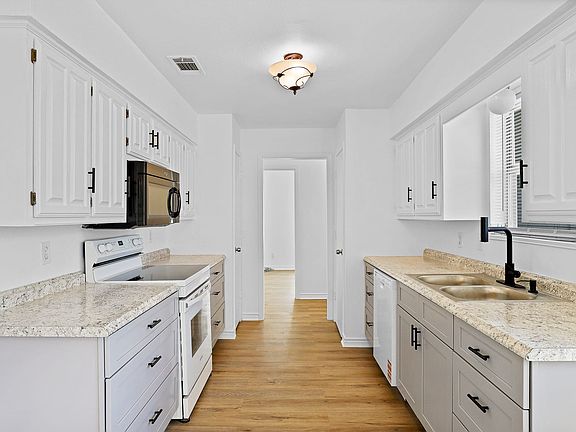 3rd image of 2604 Danny Ln