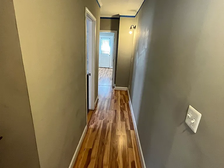 250 E 7th St — Photo 15