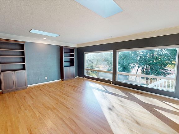 3rd image of 11520 93rd Avenue SW