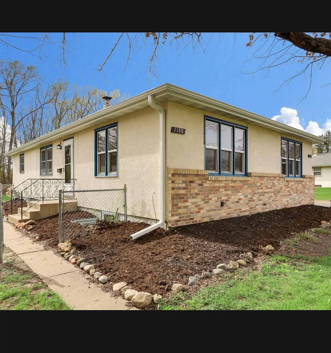 3 bed, 1.5 bath, 1200 sqft, $2,160 — Photo 2