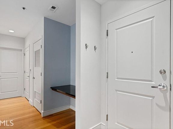 4th image of 950 W Peachtree St NW
