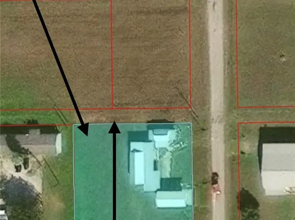1306 W Broadway Ave, Seadrift, TX 77983