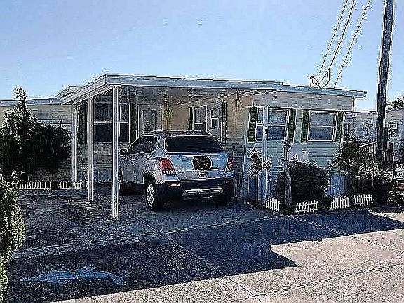 3rd image of 33 Circle Dr