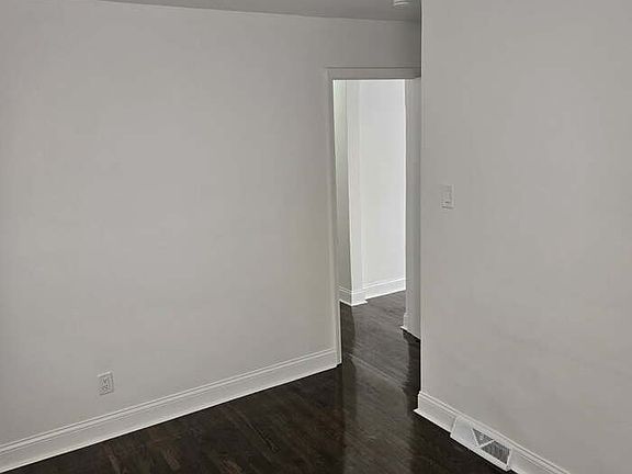 3rd image of 637 Louisiana St