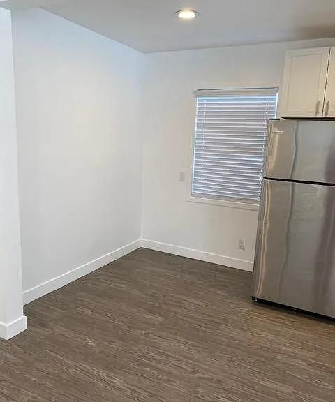 South Redondo Apartments — Photo 8