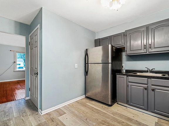 5th image of 301 W Renrose Ave