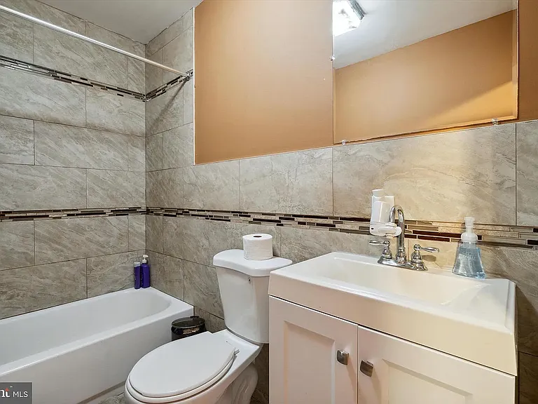 1612 Fontain St — Photo 14