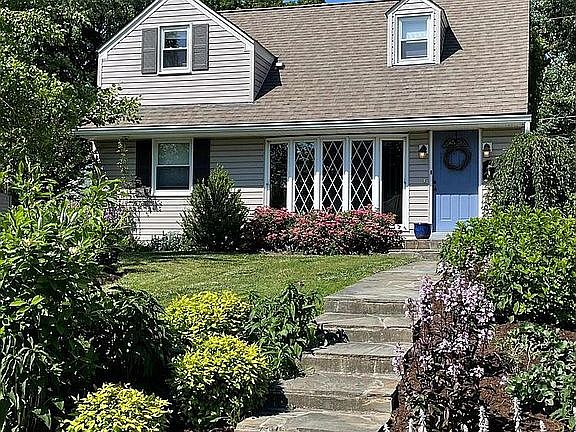 3rd image of 6819 Duke Dr