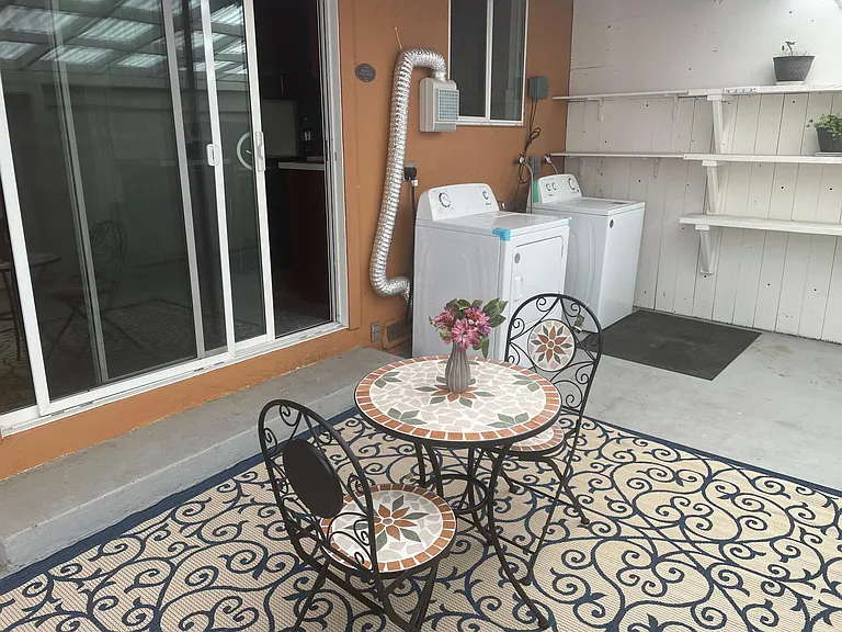 110 Gladys Ave #B — Photo 38