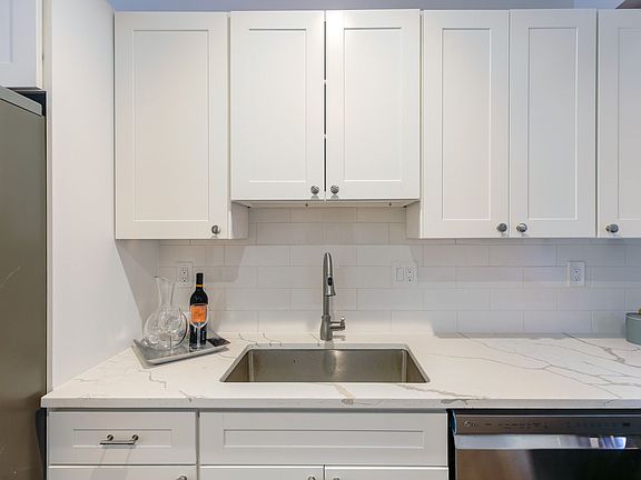 4th image of 1928 Naylor Rd SE #202