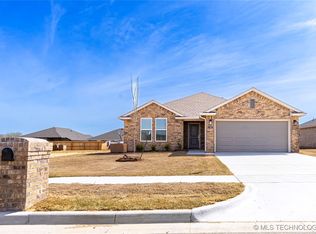 209 S 26th St, Collinsville, OK 74021