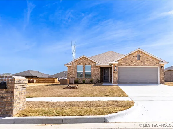209 S 26th St, Collinsville, OK 74021