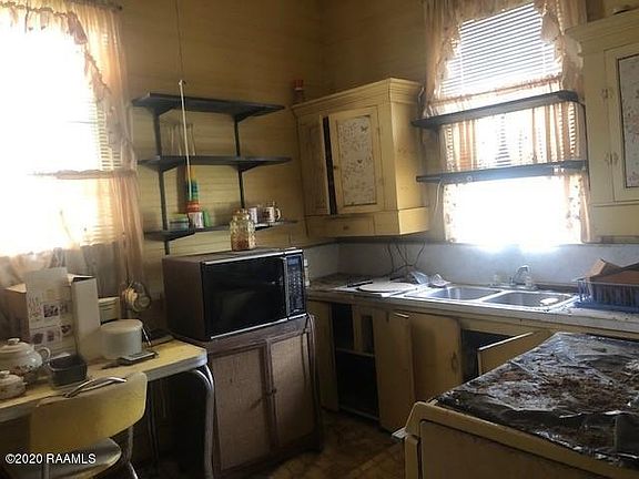 5th image of 308 Laran St