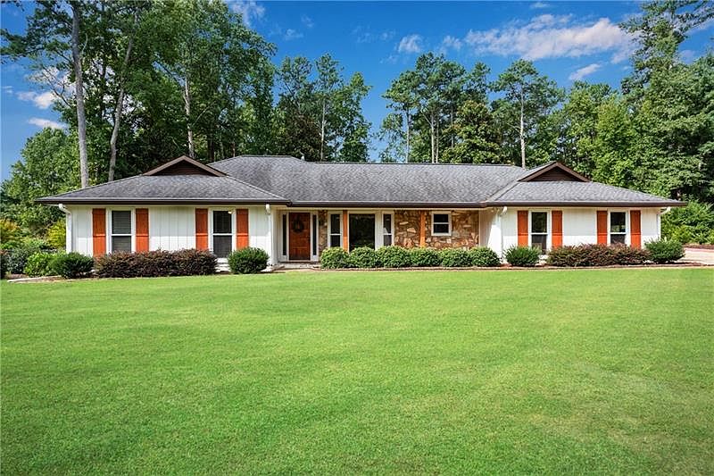 1st image of 345 Saddle Horn Cir