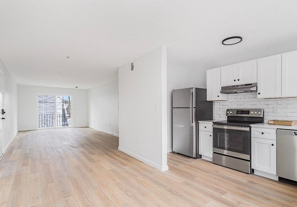 1st image of 648 Washington St APT 1A