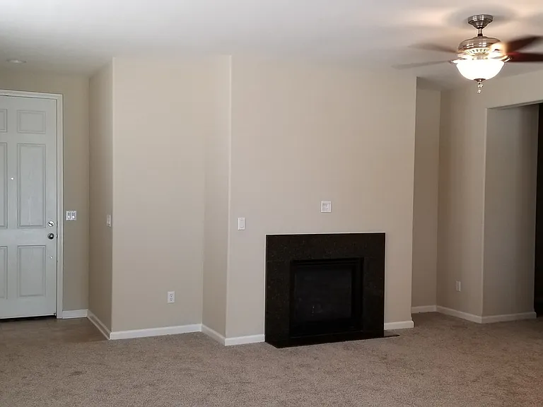 2160 Overland Park Dr — Photo 3