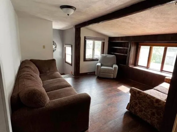 (undisclosed Address), Queensbury, NY 12804