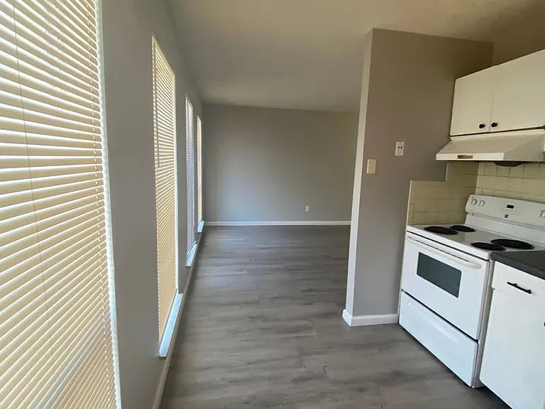 Northbrook Apartments — Photo 11