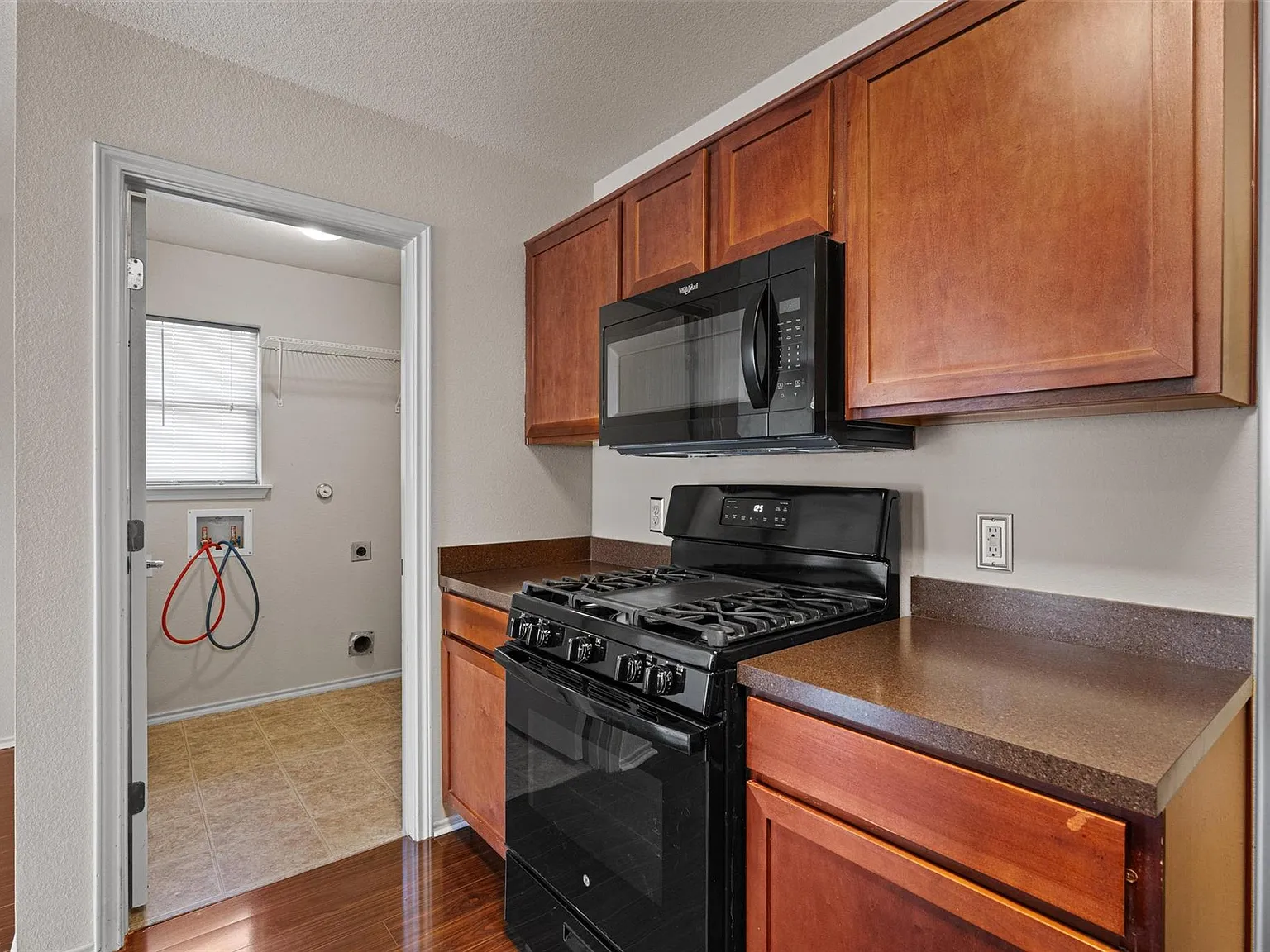3 bed, 2.0 bath, 1263 sqft, $1,750 — Photo 3
