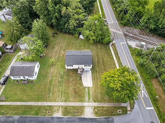 3rd image of 820 W Fike Ave