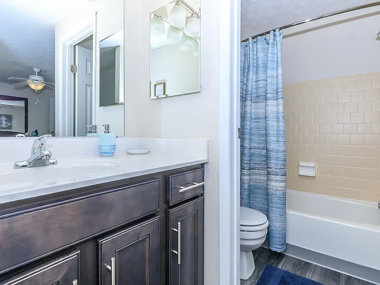 Park Club Townhomes — Photo 43