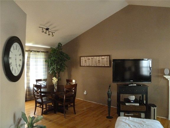 5th image of 1009 Kiwi Ct NW