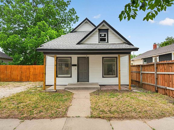 2nd image of 1621 S Waco Ave