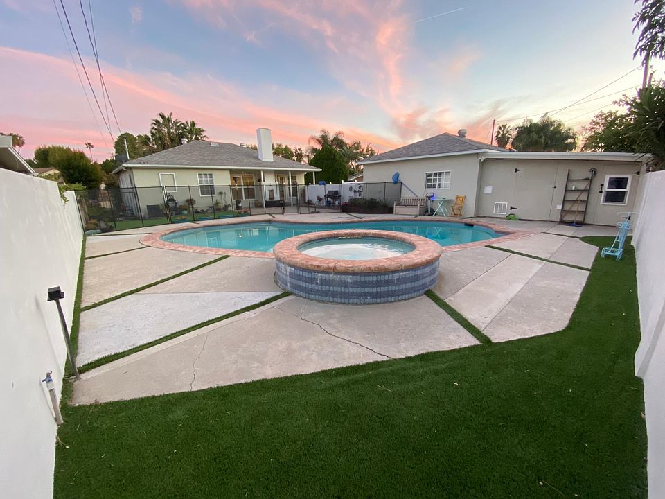Pool & Spa