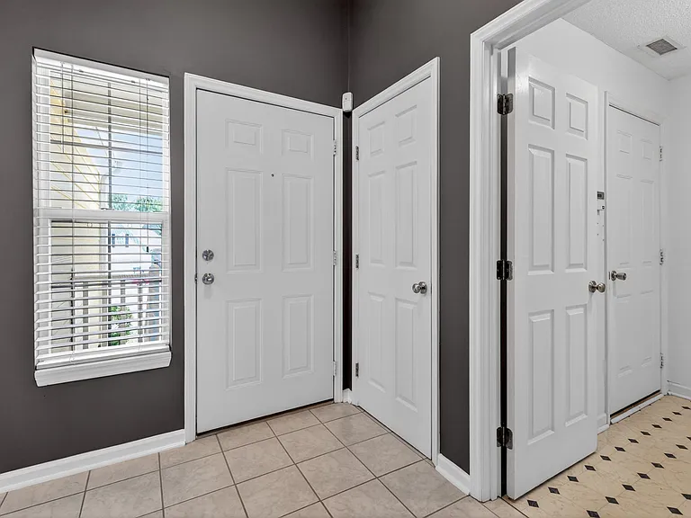 6804 Broome Bay Ct — Photo 7