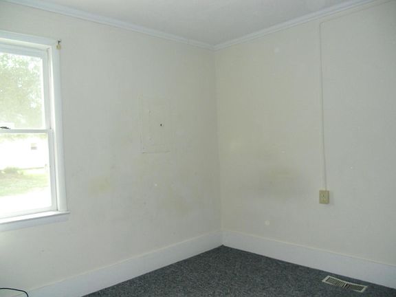 5th image of 601 W Queen St
