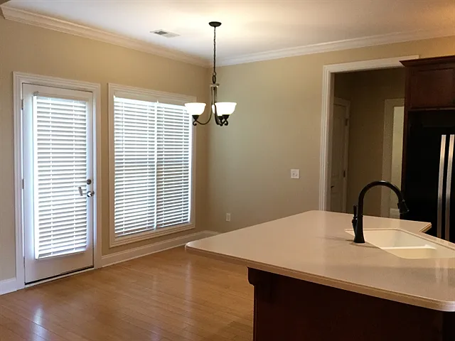 3 bed, 2.0 bath, 2150 sqft, $2,495 — Photo 3