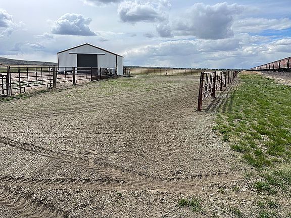 5th image of 702 Vaughn South Frontage Rd