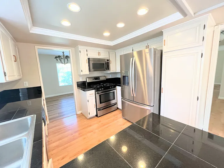 893 Lindawood St — Photo 13