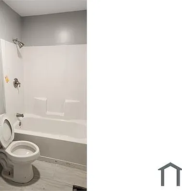 909 N Graham Ave — Photo 4