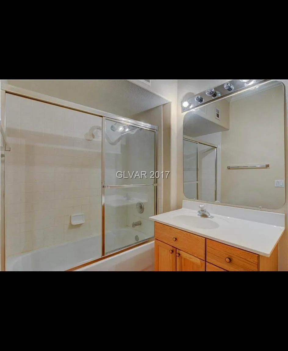 10500 Pine Pointe Ave — Photo 2