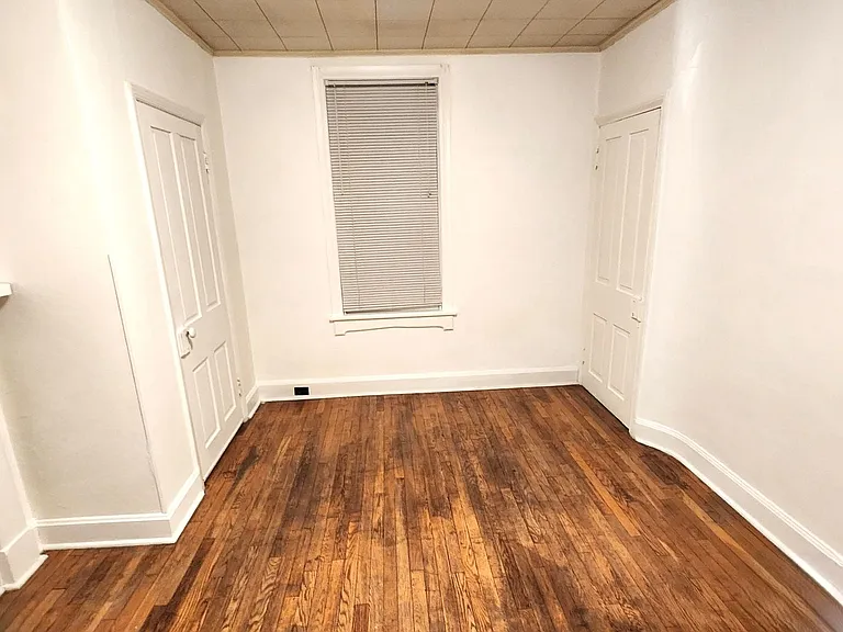 154 E Liberty St — Photo 2