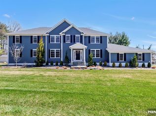 81 Trommel Dr, Mahwah, NJ 07430