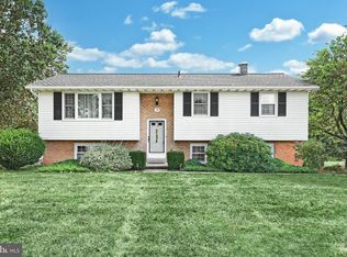 7452 Hillcrest Dr, Abbottstown, PA 17301
