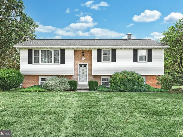 7452 Hillcrest Dr, Abbottstown, PA 17301