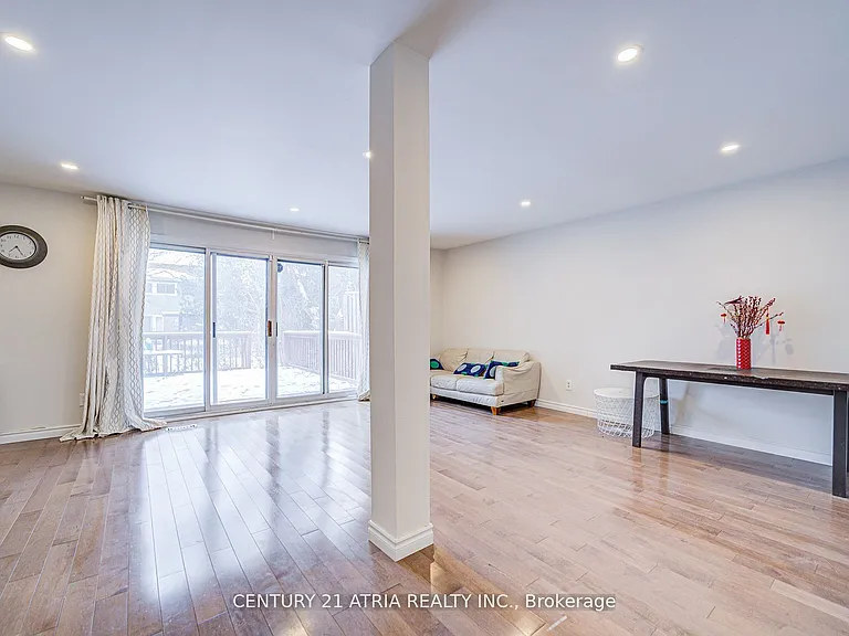 52 Applegate Cres — Photo 9