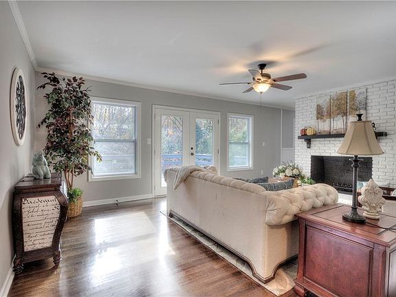 5th image of 287 Brookwood Dr
