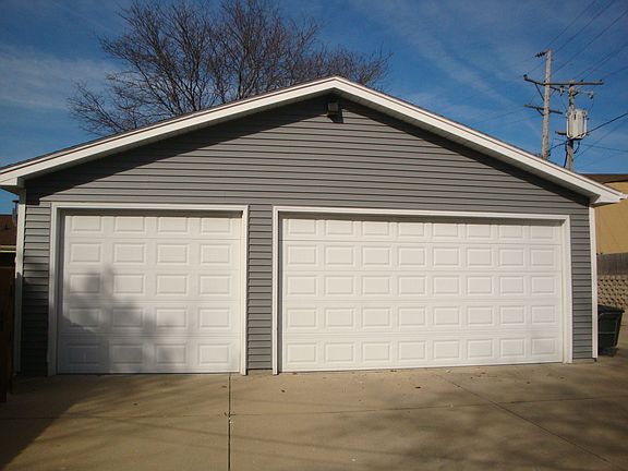 3.5 Car Detatched Garage