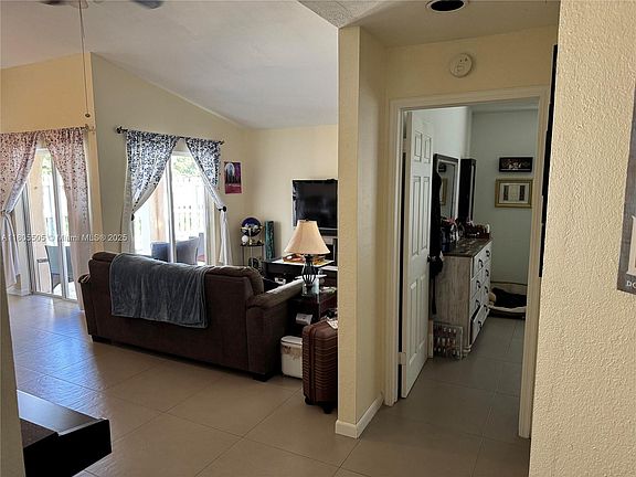 4th image of 1510 Springside Dr