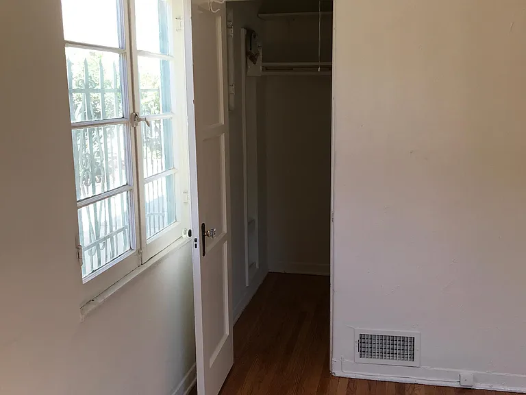 8366 Blackburn Ave — Photo 5