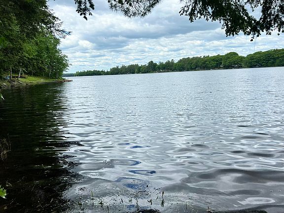 5th image of 826 Somerville Road