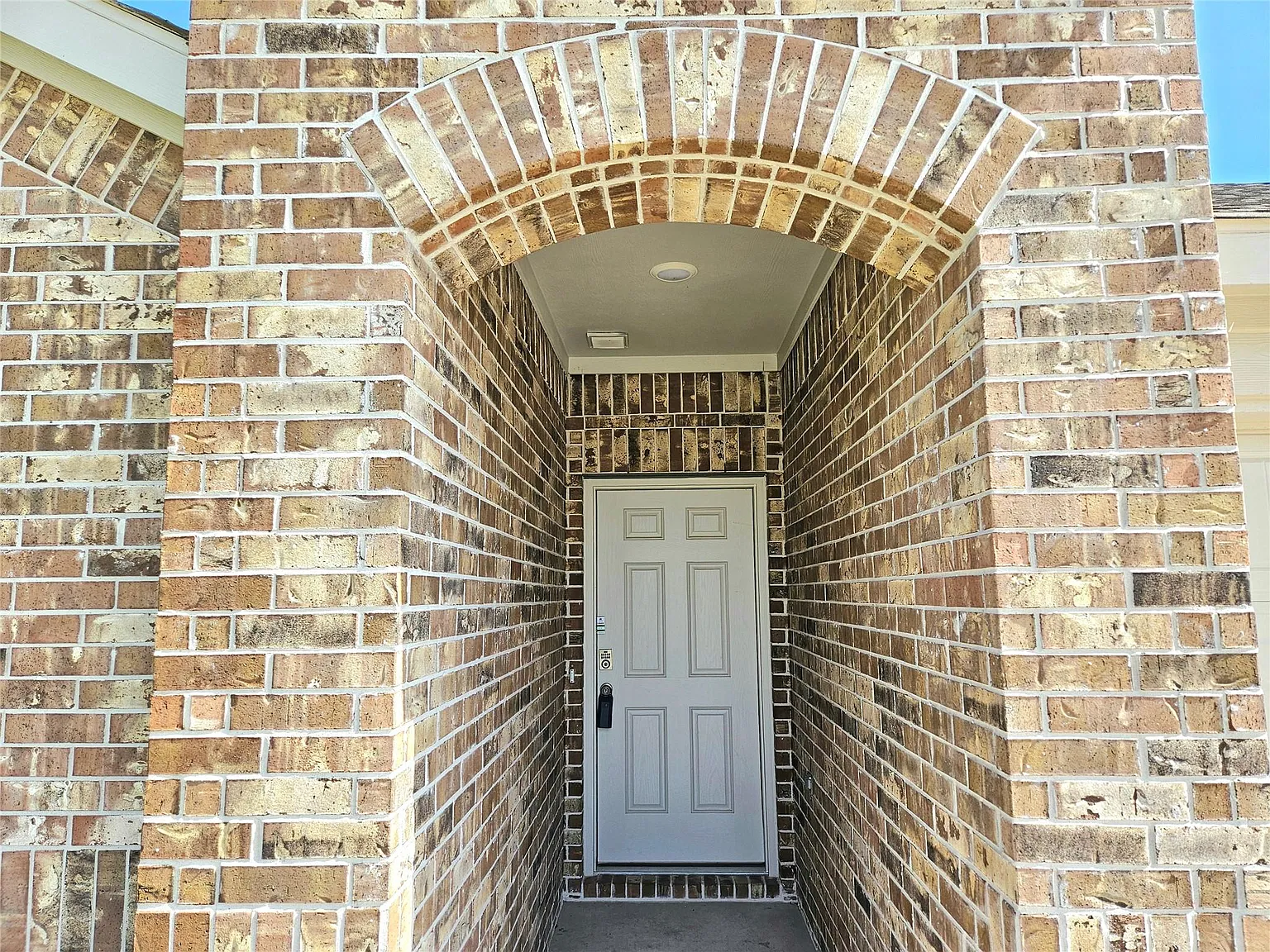 4 bed, 2.0 bath, $2,300 — Photo 3