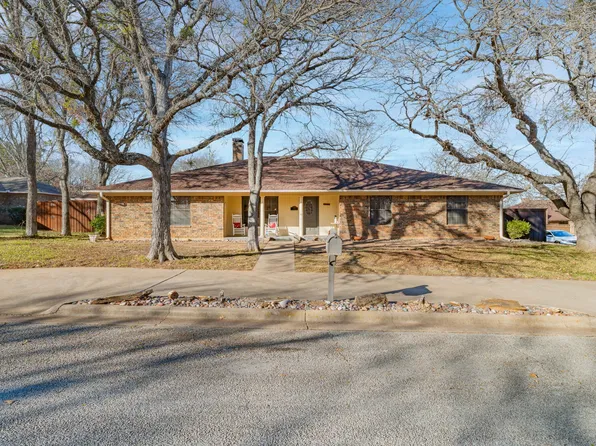 1511 Oak Forest Dr, Graham, TX 76450