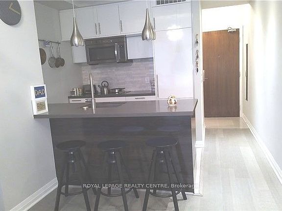 3rd image of 8 Mercer St #518
