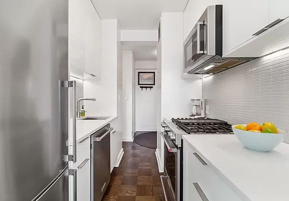 2nd image of 10 Plaza St E APT 5B
